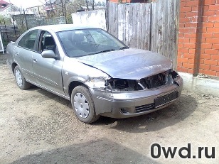 Битый автомобиль Nissan Bluebird