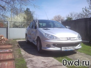 Битый автомобиль Peugeot 206