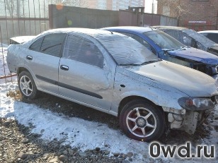 Битый автомобиль Nissan Almera Tino