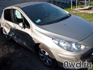 Битый автомобиль Peugeot 307