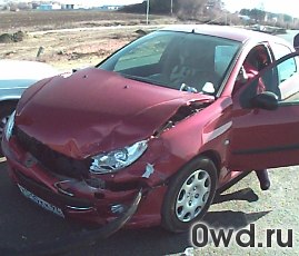 Битый автомобиль Peugeot 206